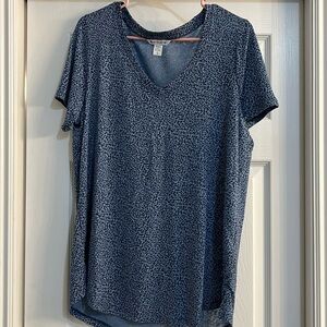 Athleta Breezy Scoop V Tee Size Large New in Blue Animal Print